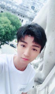 吃瓜娱乐王俊凯视频,萌态十足引网友热议